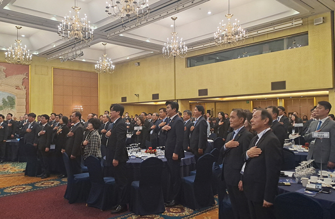 Успешное завершение практикума для членов зарубежных исполнительных комитетов 22-го созыва, укрепление лидерства зарубежных организаций в интересах мирного сосуществования и совместного роста на Корейском полуострове Успешное завершение практикума для членов зарубежных исполнительных комитетов 22-го созыва, укрепление лидерства зарубежных организаций в интересах мирного сосуществования и совместного роста на Корейском полуострове