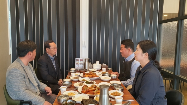 간담회