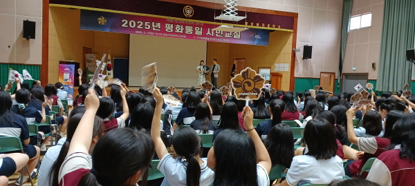 탈북강사의 북한 문화소개(아코디언 연주) 탈북강사의 북한 문화소개(아코디언 연주)