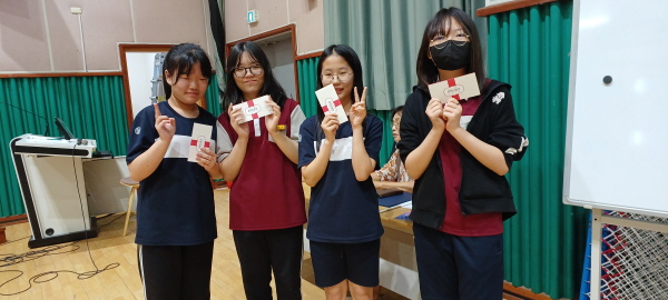 퀴즈 정답자 중에서 인증샷 퀴즈 정답자 중에서 인증샷