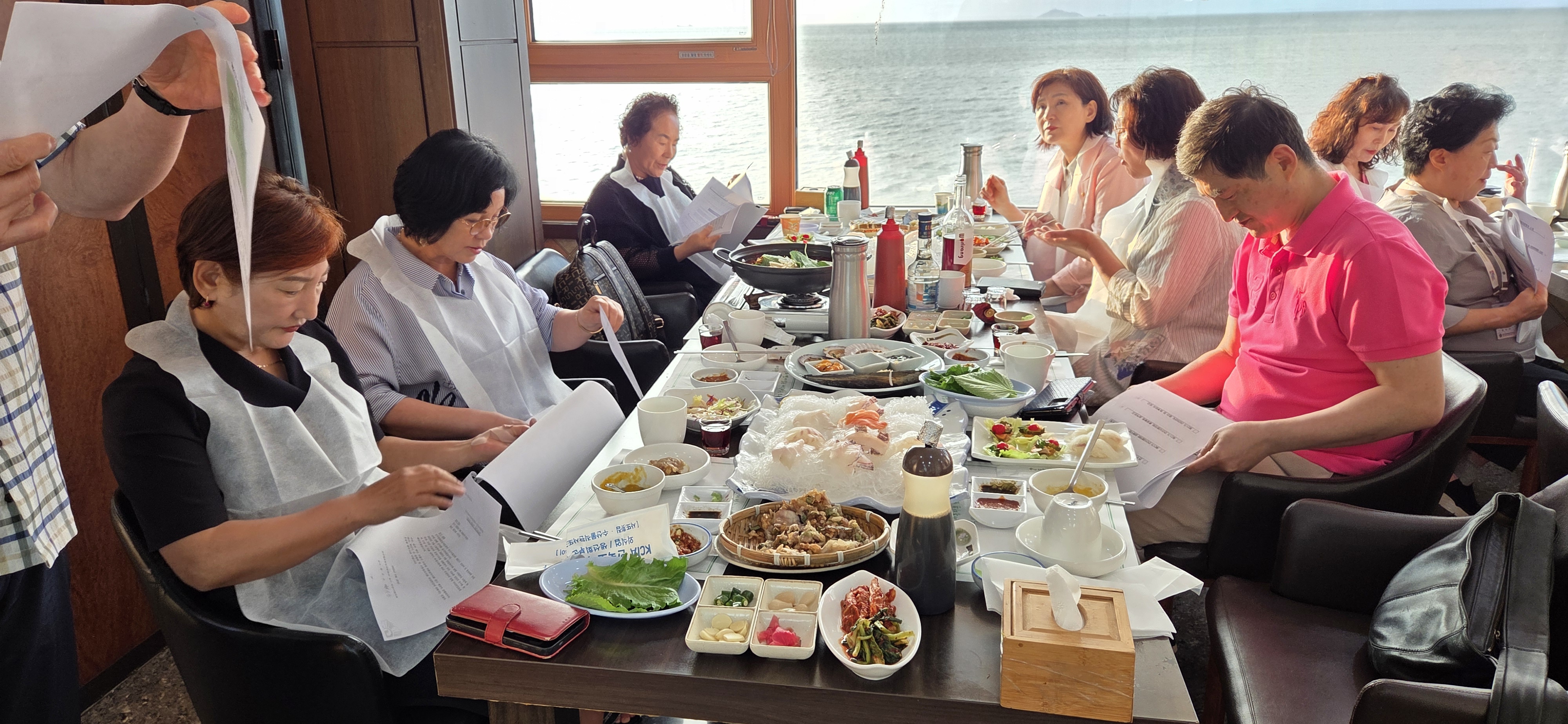 결산보고 및 활동보고 회의