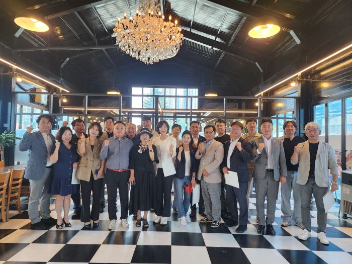 간담회를 마치고 간담회를 마치고