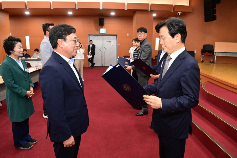 위촉장 전수
