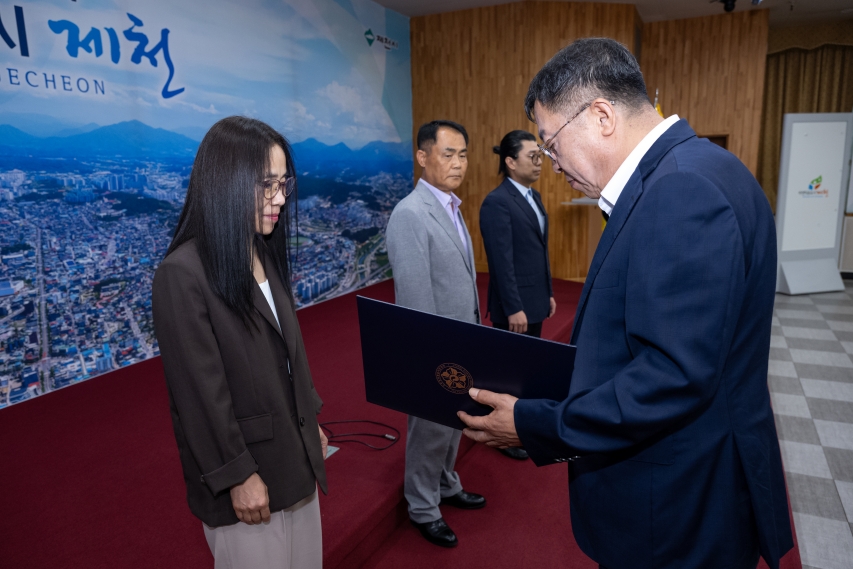 위촉장전수